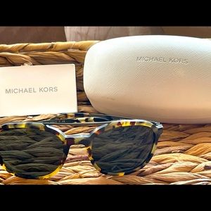 MK MICHAEL KORS SUNGLASSES 🕶